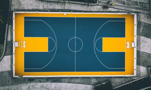 【官方入口】德国地区联赛球队迎战严寒，公园雪地变身临时训练场