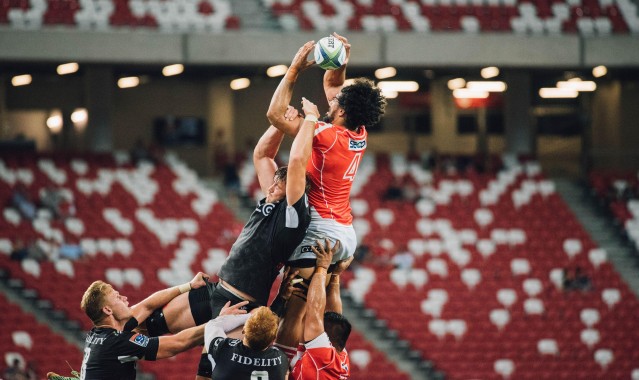 电子试玩：木塔力甫爆射酿赛场意外 泰国球员要害受创痛苦倒地